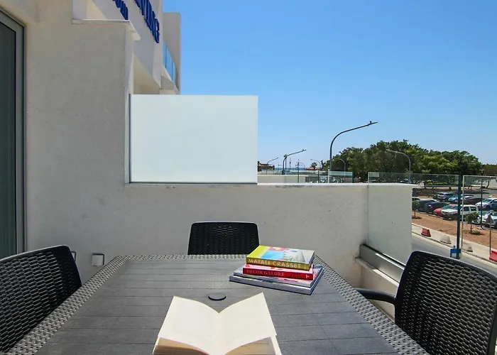 Phaedrus Living - Seaside Luxury Flat Harbour 102