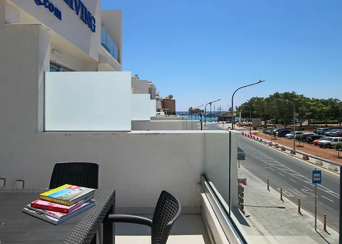 Phaedrus Living - Seaside Luxury Flat Harbour 102